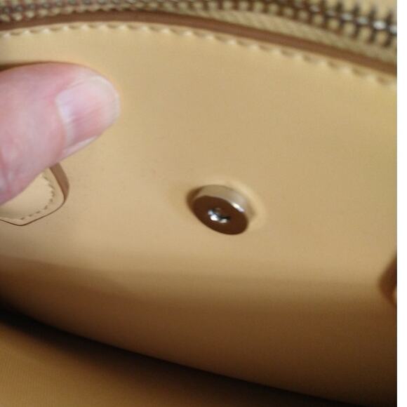 A New Day Pastel Yellow Crossbody Bag Detachable Strap Purse - Picture 10 of 15